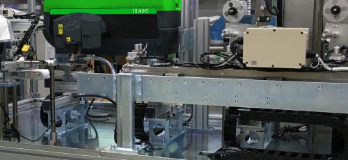 IS400 is een industriële machine die in de productielijn kan worden geïntegreerd